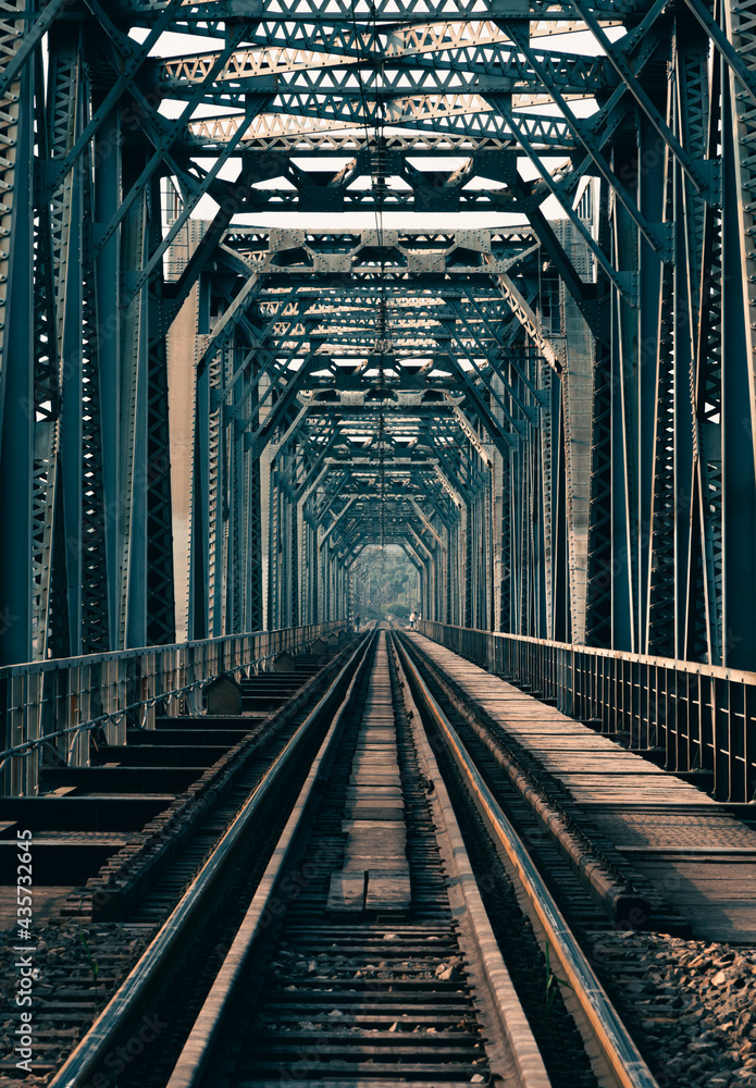 Obraz premium railway bridge in the morning