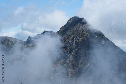 八ケ岳の絶景トレイル。日本の雄大な自然。百名山、赤岳。Amazing trekking area in Yatsugatake. Mt.Aka, Mt.Amida © Chasou_pics
