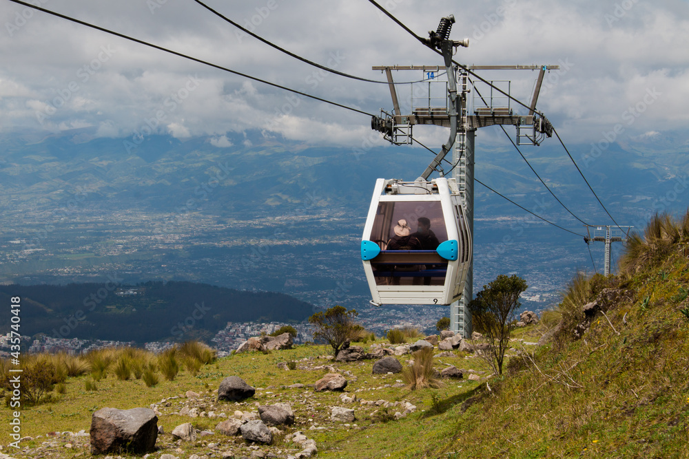 Vagones del Teleférico de Quito en Ecuador
