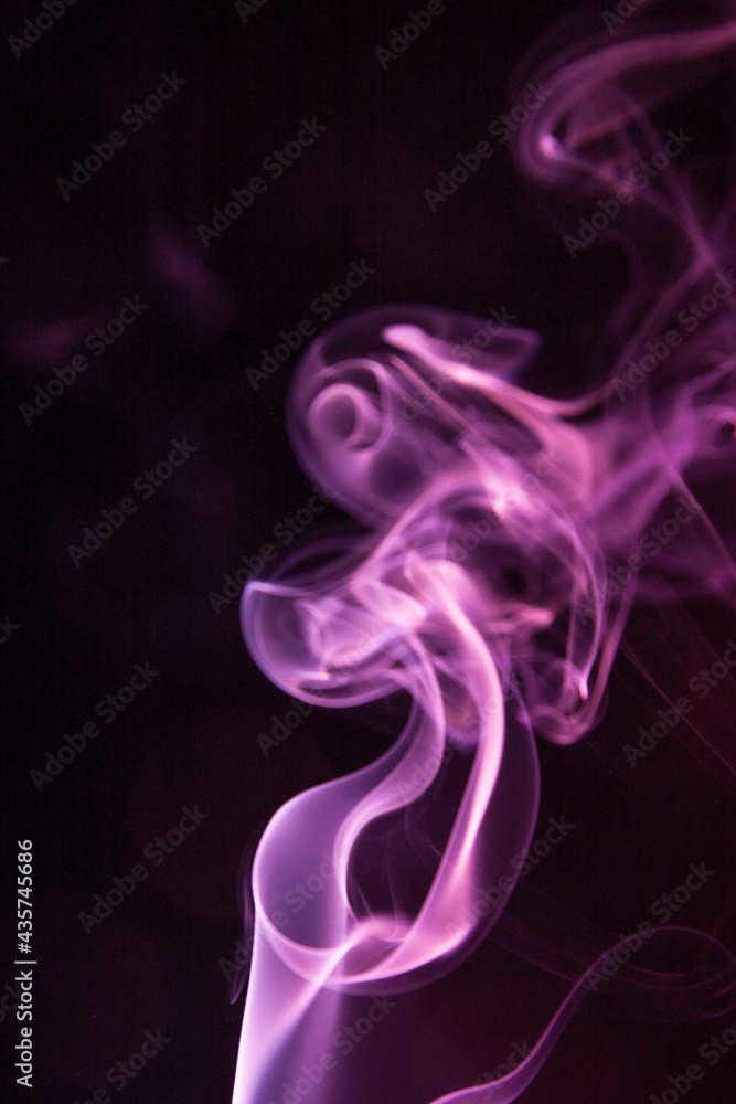 Obraz premium Real Smoke on Black Background