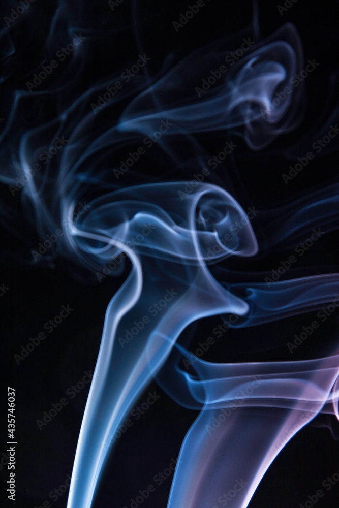 Obraz premium Real Smoke on Black Background