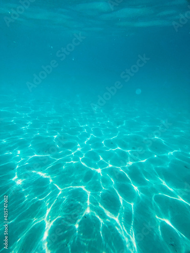 Under the sea Travel in the diving sea © artrachen