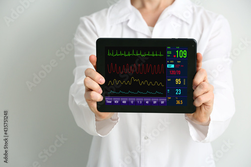 Doctor with heart rate moni...