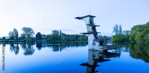 Fototapeta Naklejka Na Ścianę i Meble -  Old Diving Platform Coate Water Country Park , Swindon , England