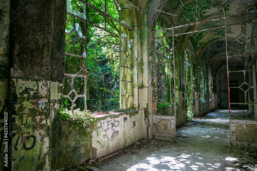 Obraz na płótnie Abandoned madhouse in Italy