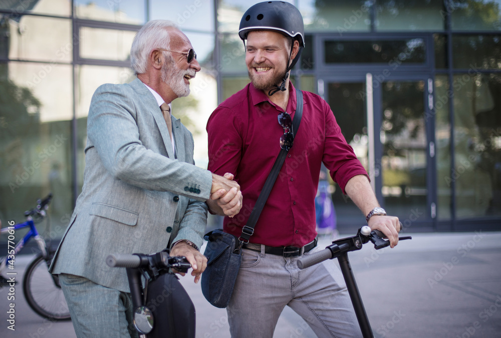 Obraz premium Business men handshaking.