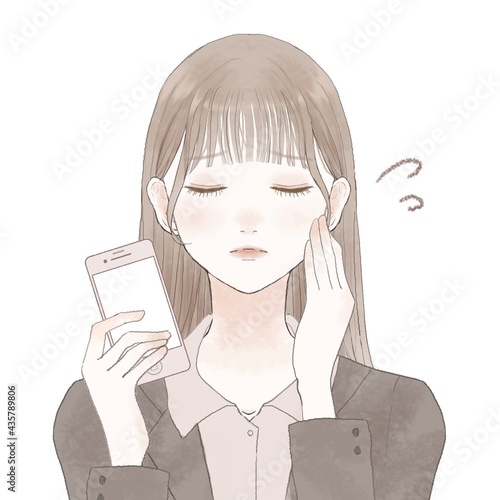 スマホを持つ、困っているスーツを着た女性