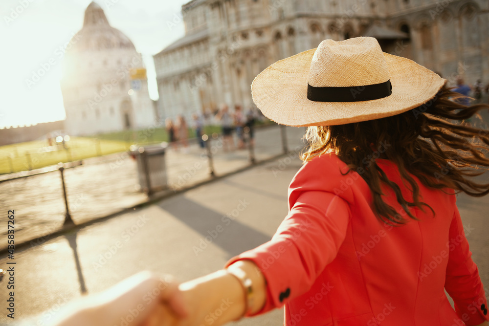 woman with hat exploring attractions with boyfriend