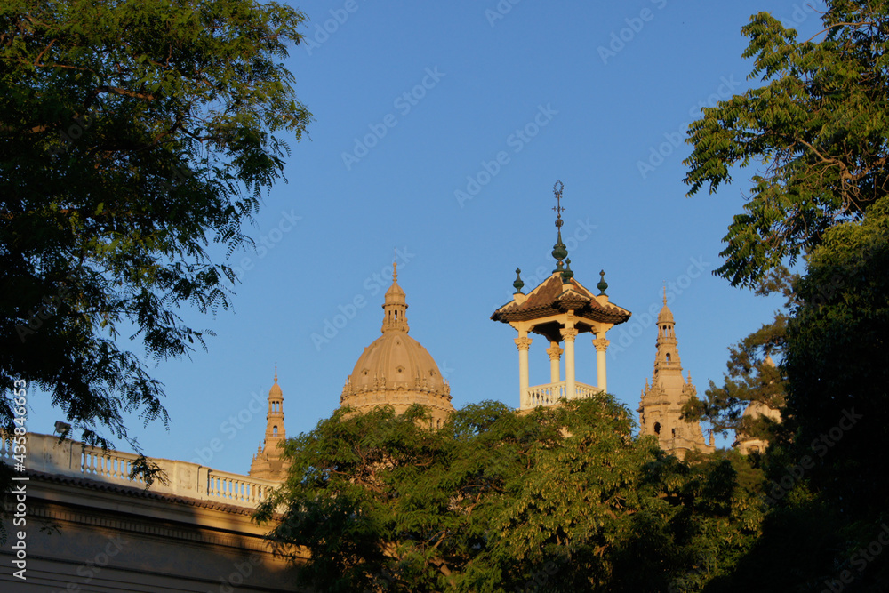 Fototapeta premium traditional architecture in Barcelona, Spain is especially beautiful in summer