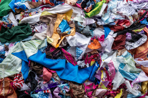 Canvastavla The background of the rag pieces of various colors are stacked together in a scattered mess