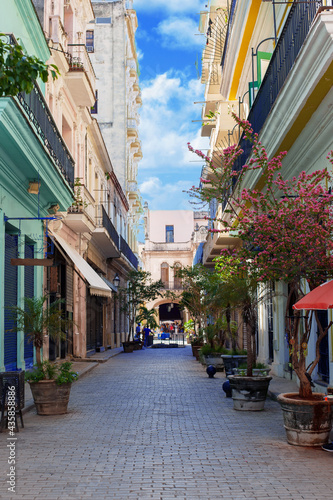 Fototapeta Naklejka Na Ścianę i Meble -  narrow cozy street in the center of old Havana with small restarans and bars