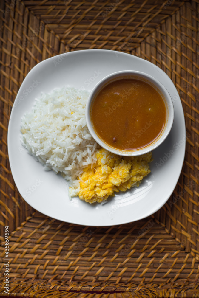 Arroz con Huvo y Habichuela guisada dominicana Arroz con Huvo y Habichuela guisada dominicana