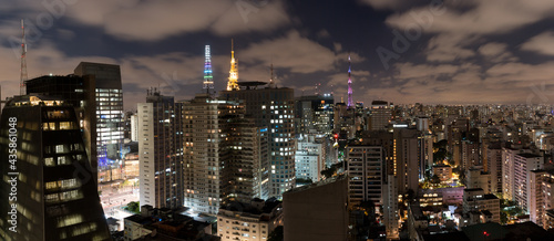 Cidade de São Paulo vista de noite photo