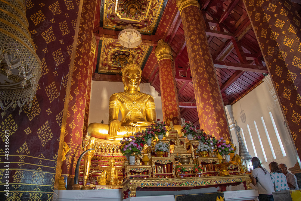Fototapeta premium Ayutaya,Thailand-Oct 7,2017:main buddha at napramain temple ayuthaya