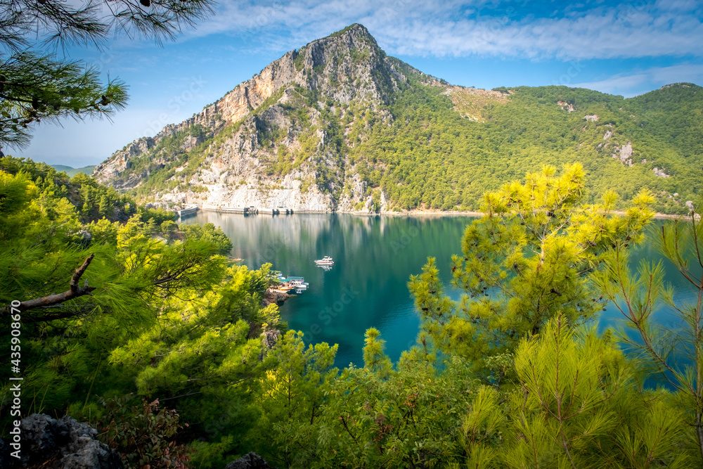 Naklejka premium Dam lake in Green Canyon. Beatiful View to Taurus Mountains and turquoise water. Coniferous forest with bright green pine trees. Manavgat, Turkey