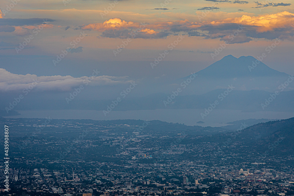 San Salvador, vista desde el boquerón 2