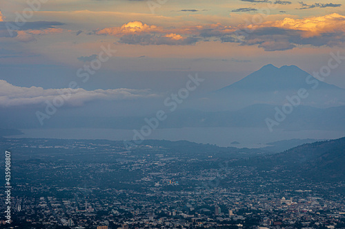 San Salvador, vista desde el boquerón 2