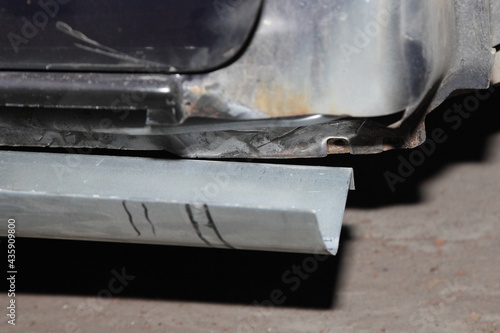 Obraz na płótnie Car new rocker handmade panel door sill change, vehicle body repair in garage service w salonie