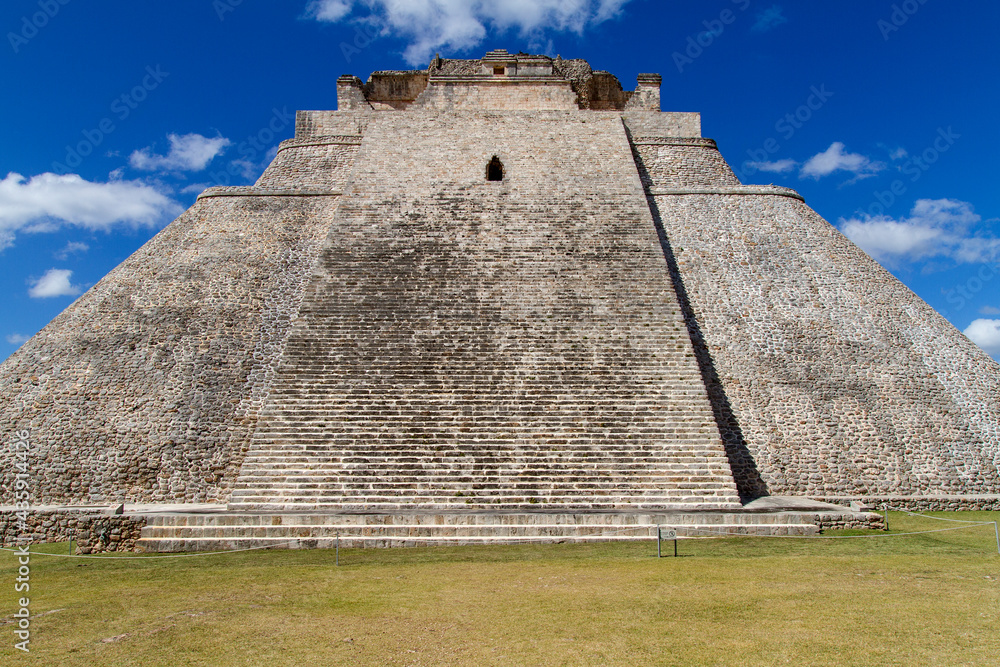 Ciudad o Ruina Maya de Uxmal, estado de Yucatan, pais de Mexico o Mejico