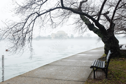 Canvas-taulu Jefferson Memorial as seen from the holes of the bridge port - Washington D