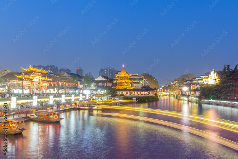 Naklejka premium Rivers, roads and ancient buildings in the Confucius Temple scenic spot in Nanjing, Jiangsu Province, China.