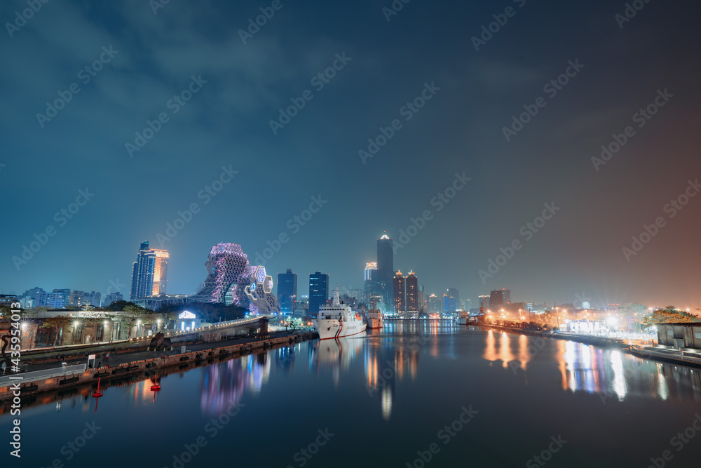 Fototapeta premium city skyline at night