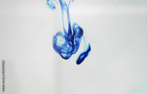 Methylene blue chemical reaction in water
