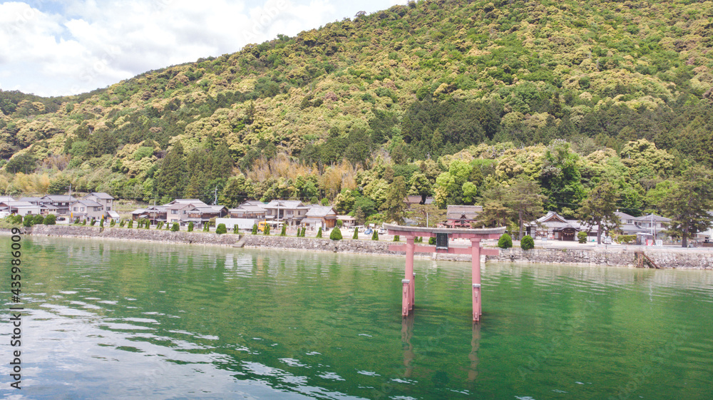 Fototapeta premium 白鬚神社の鳥居, 琵琶湖