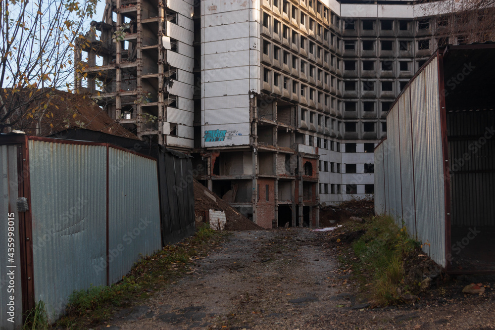 demolition of a hospital building in Moscow demolition of a hospital building in Moscow