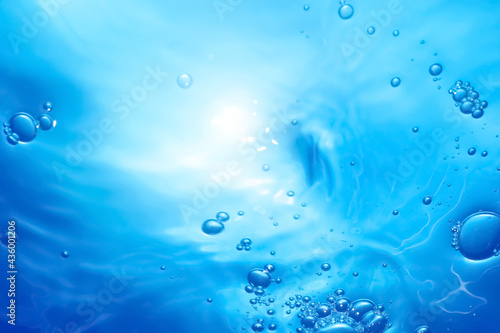 水テクスチャ背景(青色) 水の中を照らす光