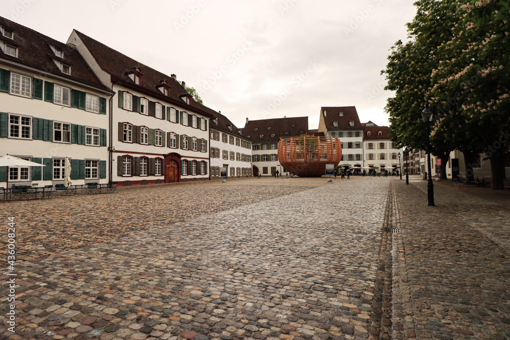 Basel; Münsterplatz im Herzen der Grossbasler Altstadt Basel; Münsterplatz im Herzen der Grossbasler Altstadt