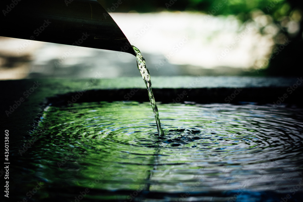 Obraz premium 京都、梨木神社の染井の水 (京都三名水)