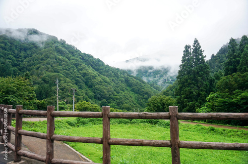 山と柵 © HIROMI.O