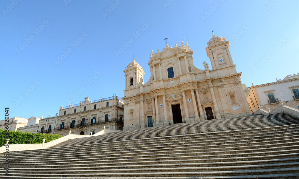 Obraz premium the Cathedral of Noto is a jewel of Sicilian baroque that is located on the main street full of other masterpieces of Baroque architecture.