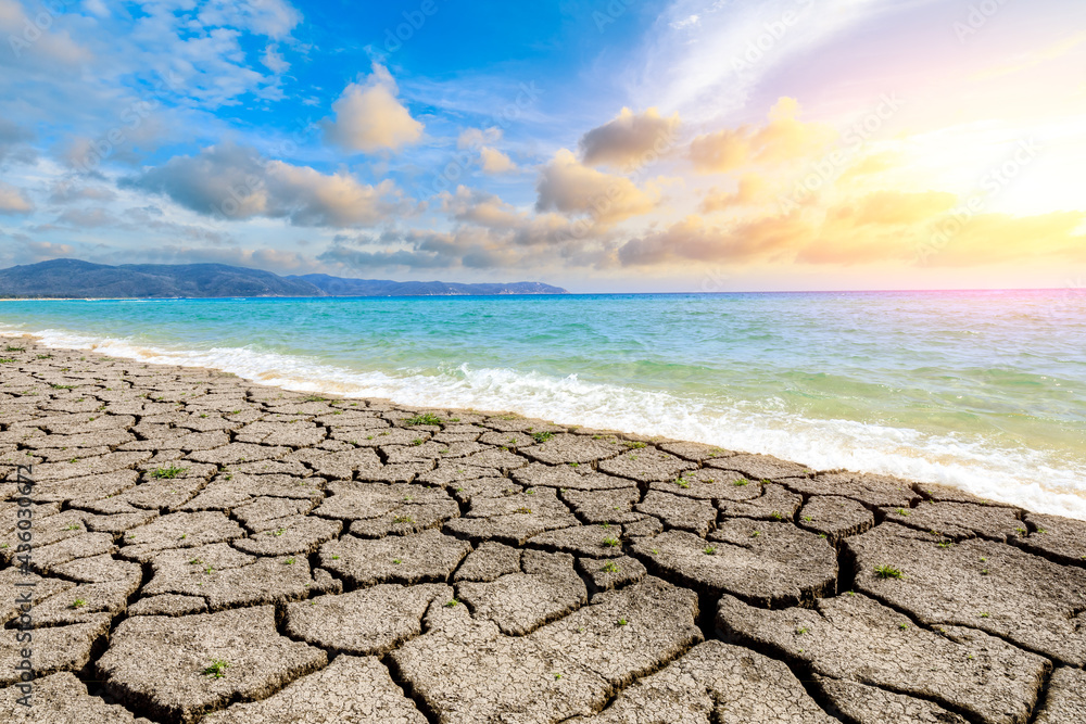 The rushing sea rushes to the dry and cracked ground.