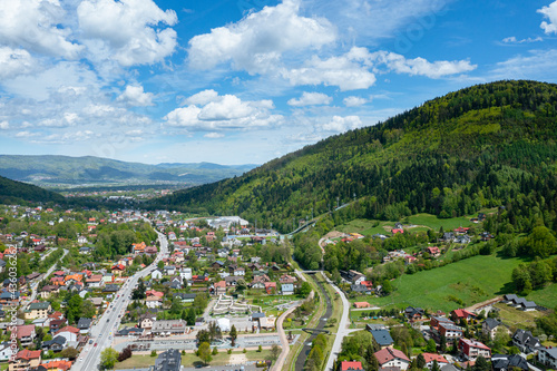 Miasto szczyrk- piękne krajobrazy - panorama turystycznego miasteczka w Beskidzie śląskim