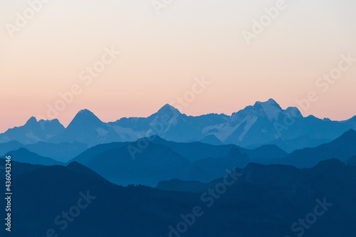 Bergpanorama  Berner Oberland  Schweiz.