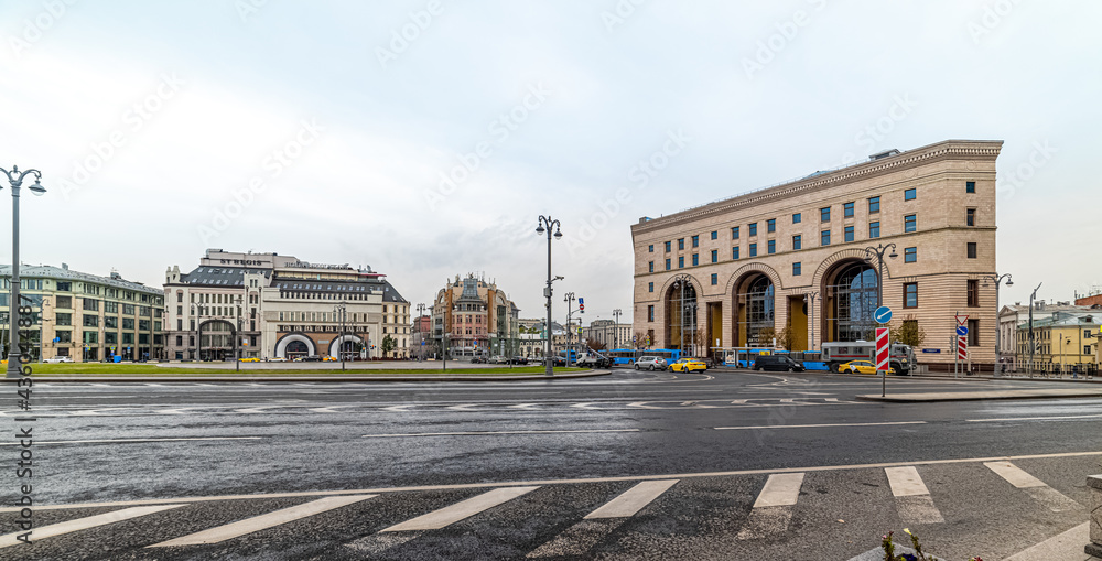 Φωτογραφία Lubyanskaya square, view of Nikolskaya street, 12/1 / 2C3 and Teatralny proezd,