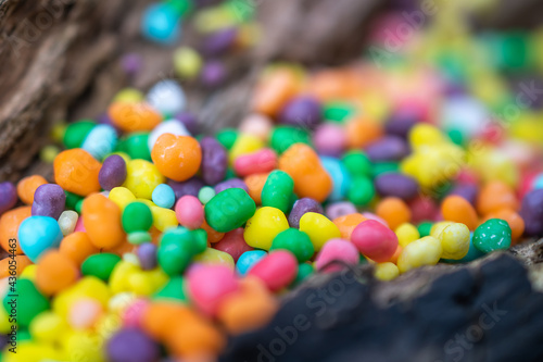 Makrofoto von mehrfarbigen Süßigkeiten. Süßigkeiten lutschen