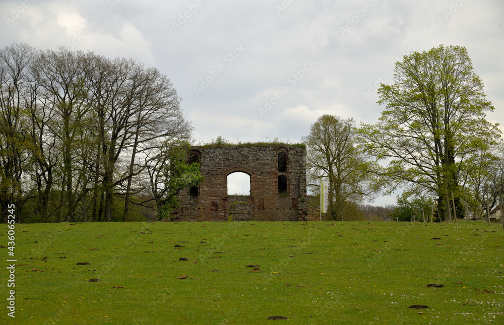 Die Klosterruine von Aura bei Bad Kissingen in der Rhön Die Klosterruine von Aura bei Bad Kissingen in der Rhön