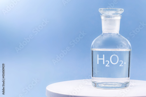 Fotografía reagent glass, hospital container with antiseptic, written in english the formul