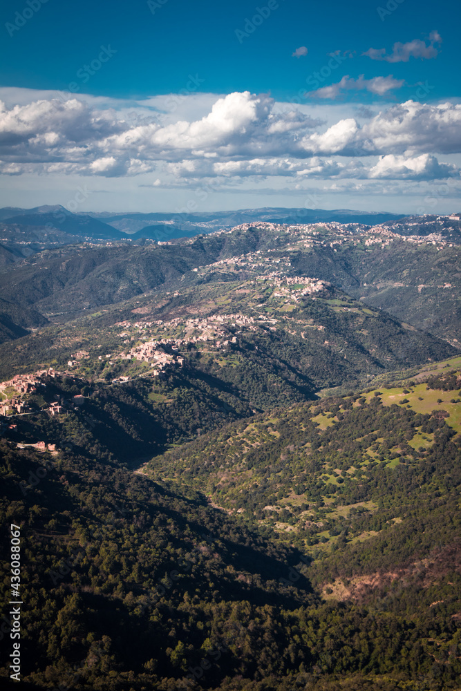 Fototapeta premium view of the mountains