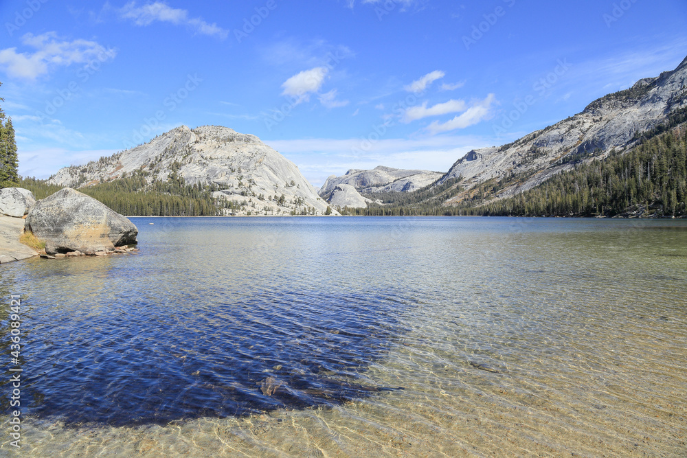 A view of Tenaya Lake in Yosemite national park