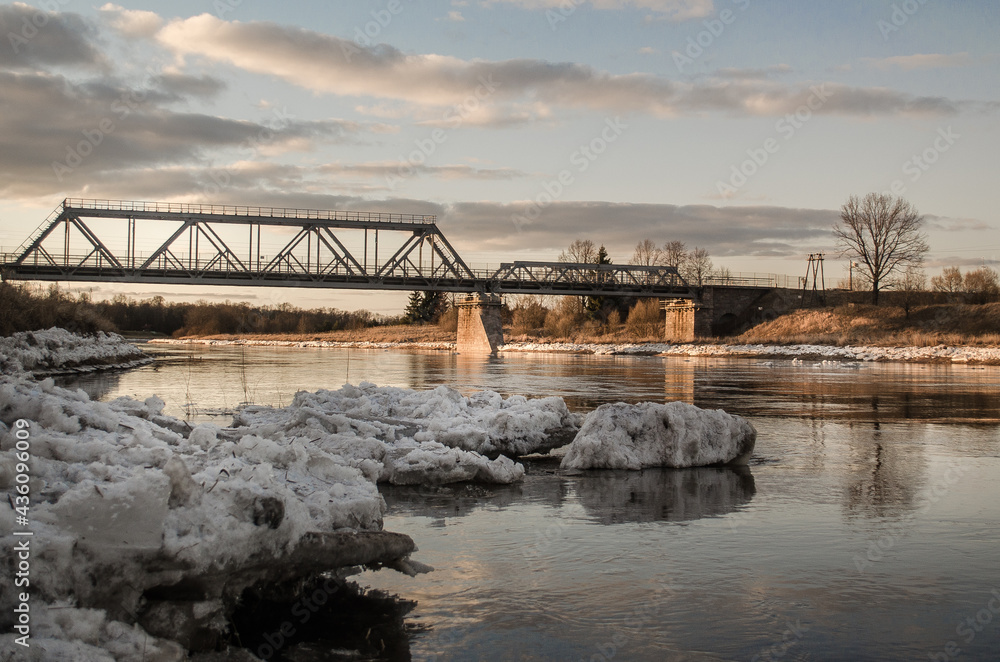 Fototapeta premium River Venta, pieces of ice and railway bridge in Skrunda, Latvia.
