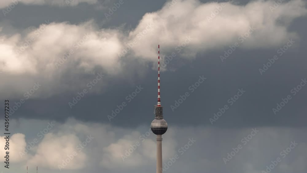 Berliner Fehrnseherturm am Alexanderplatz. Berliner Fehrnseherturm am Alexanderplatz.