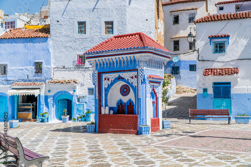 A water fountain in the middle of the Moroccan city of Chefchaouen © jawad