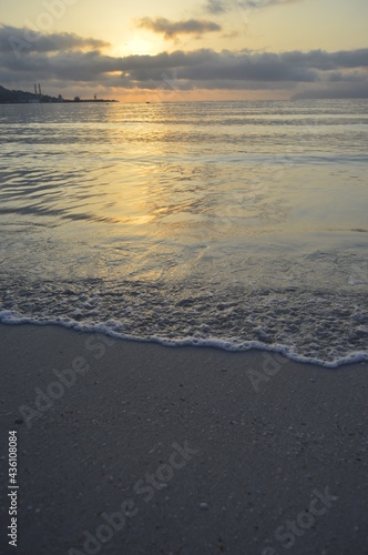 Orilla del mar- Arena Natural- Playa transparente -Sin gente. Sea shore- Natural sand- Transparent beach -Without people. photography