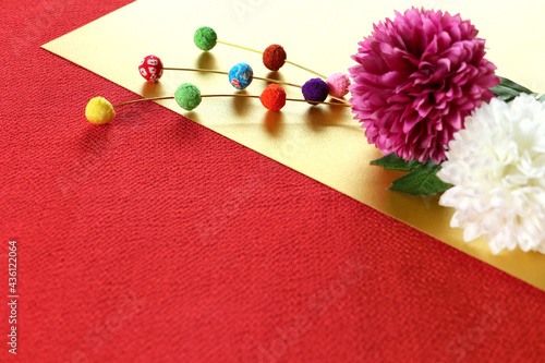 正月イメージ　ちりめんで作った餅花と菊の造花 8