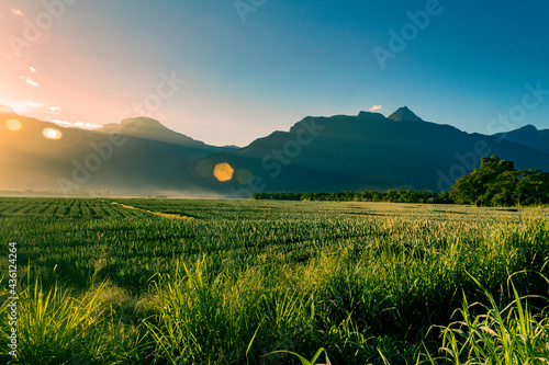 Tableau sur toile Montañas en Honduras pico bonito amanecer y agricultura