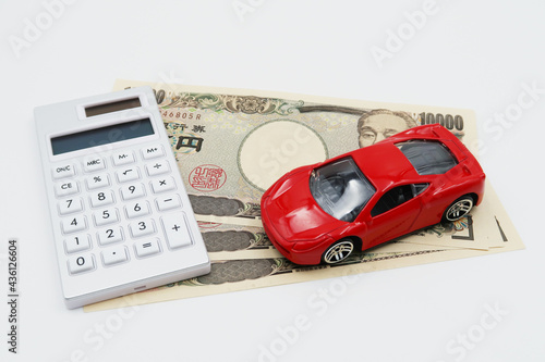 車のローンや保険の費用を計算機で調べる